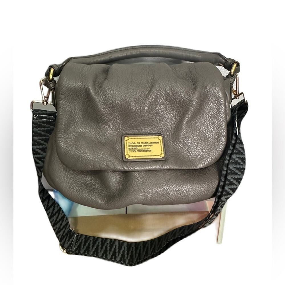 ★ EUC Marc Jacobs Pebble Leather Gray Crossbody Handbag Purse - Picture 2 of 16